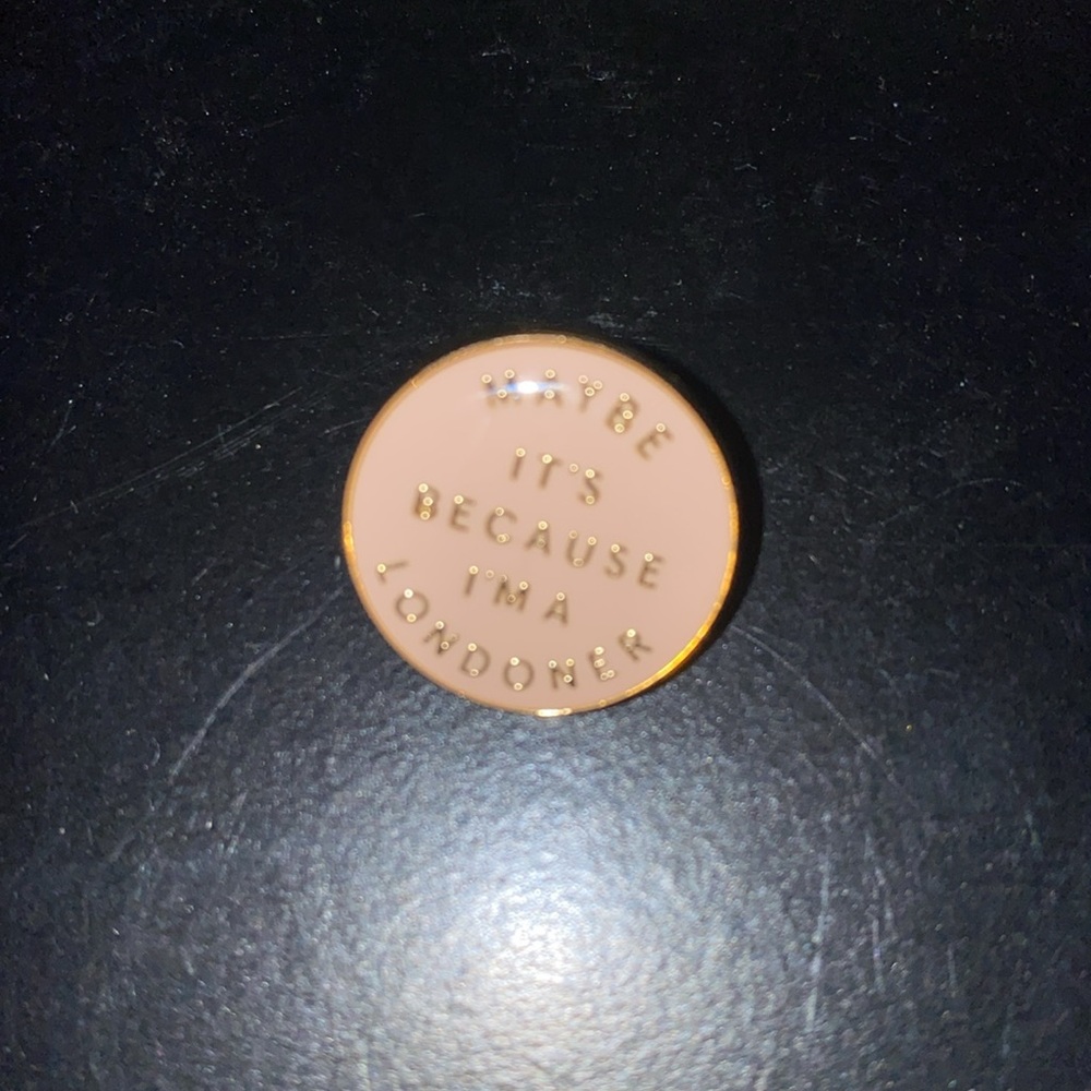 Burberry pin - Picture 3 of 3